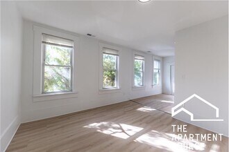 2301 N Leavitt St in Chicago, IL - Building Photo - Building Photo