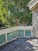 7532 Seaspring Dr, Unit 204 in Huntington Beach, CA - Building Photo