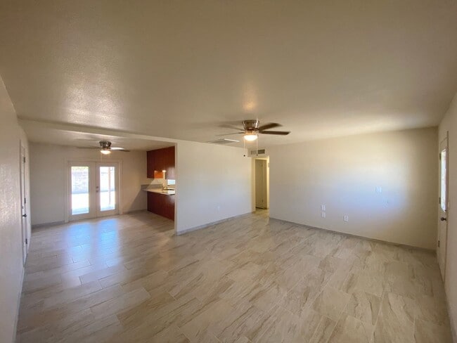 1934 Miami Ave in Kingman, AZ - Building Photo - Building Photo