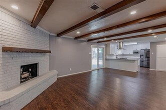 5016 Emerald Lake Dr in Fort Worth, TX - Building Photo - Building Photo