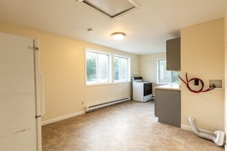 4 Smoke St in Barrington, NH - Building Photo - Building Photo