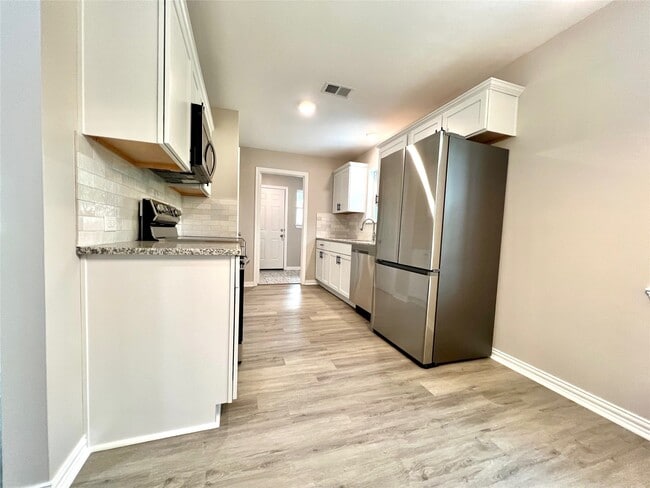 813 Cedar Lawn Dr in Alvin, TX - Building Photo - Building Photo