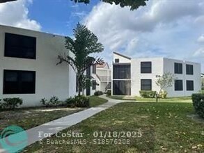 214 Lake Pointe Dr in Oakland Park, FL - Building Photo - Building Photo