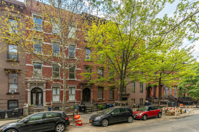 104 Kent St in Brooklyn, NY - Building Photo - Building Photo