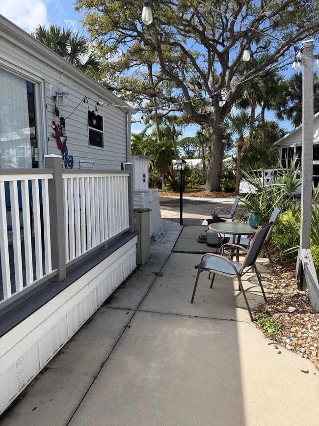 1674 University Pkwy in Sarasota, FL - Building Photo - Building Photo