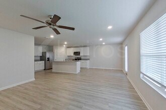 412 Monarch Ln in Pensacola, FL - Foto de edificio - Building Photo