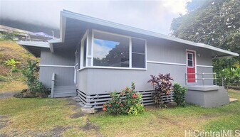 41-978B Waikupanaha St in Waimanalo, HI - Building Photo