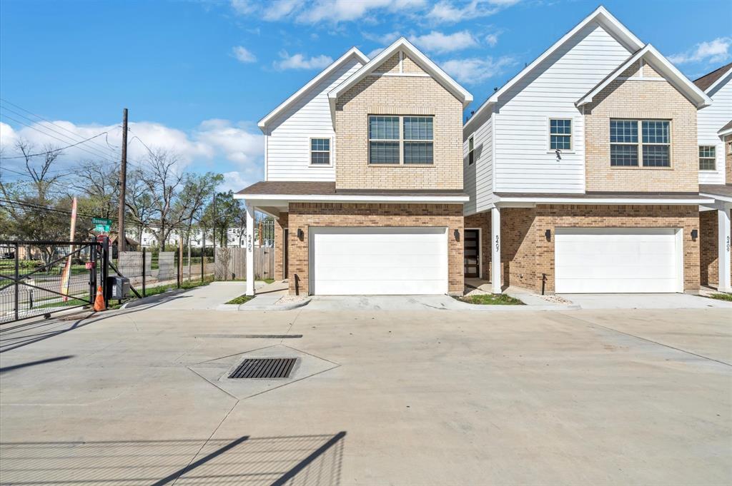 303 Chobani Ln in Houston, TX - Foto de edificio