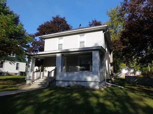 property at 412 S Janesville St