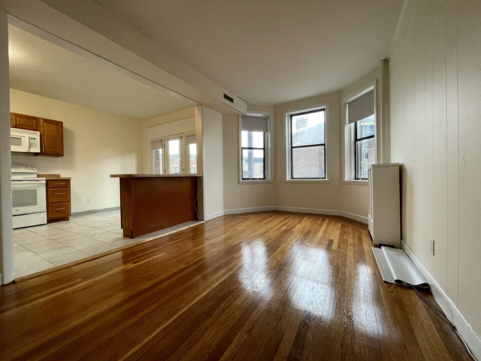 1151 Commonwealth Ave, Unit 8 in Boston, MA - Building Photo