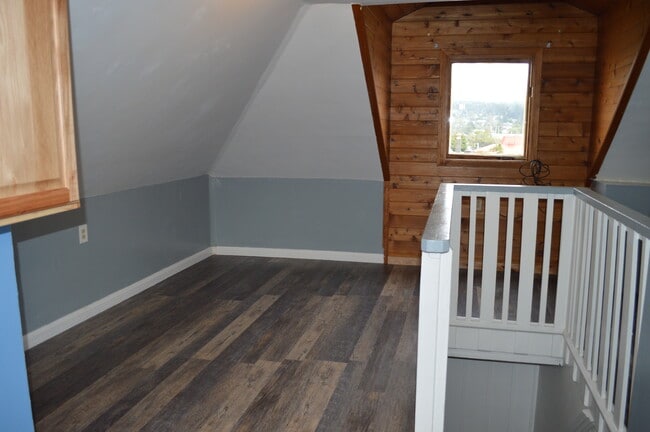 430 S Holladay Dr, Unit 4 in Seaside, OR - Foto de edificio - Building Photo