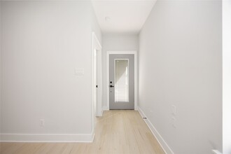 8511 Prairie View Dr in Houston, TX - Building Photo - Building Photo