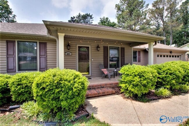 property at 697 Crestview Dr