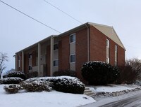 Building Photo - 401-403 Hancock County Line Rd Apartments in Bluffton, Ohio