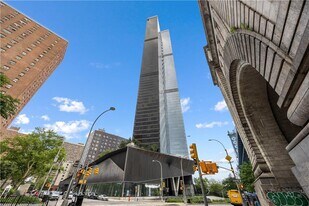 252 South St in New York, NY - Building Photo