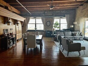 1147 W Ohio St in Chicago, IL - Building Photo - Building Photo