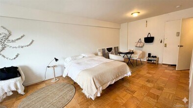 170 W 23 St in New York, NY - Building Photo - Building Photo