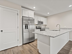 7164 Thunder Vly Dr-Unit -Apt 1 in Peosta, IA - Foto de edificio - Building Photo
