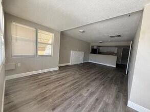 400 Metcalf Ct, Unit 424 in West Palm Beach, FL - Building Photo - Building Photo