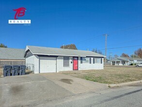 7101 NW 20th St in Bethany, OK - Building Photo - Building Photo