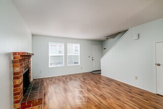 1925 NE 8th Ave in Portland, OR - Building Photo - Building Photo