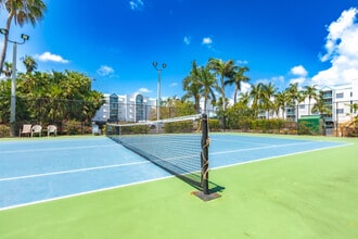 3675 Seaside Dr in Key West, FL - Foto de edificio - Building Photo