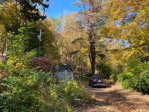 8 Paterson Hill Rd in Tuxedo Park, NY - Building Photo - Building Photo