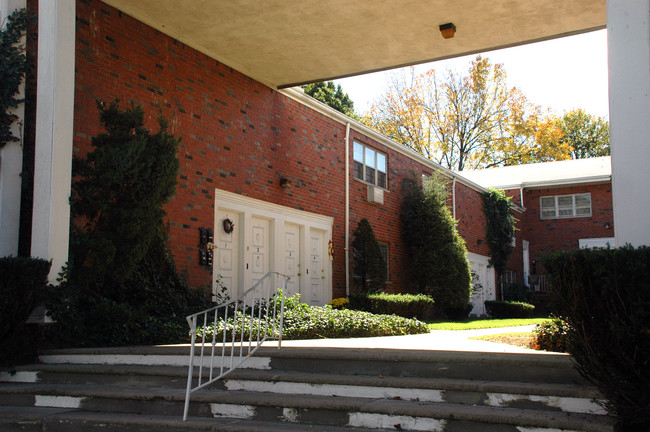 Rose Garden Apartments in Hackensack, NJ - Building Photo - Building Photo