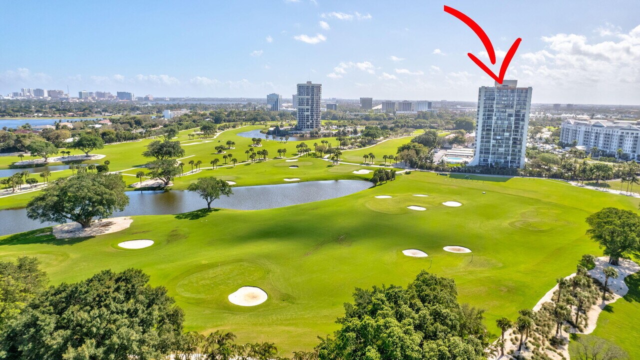 2000 Presidential Way in West Palm Beach, FL - Building Photo