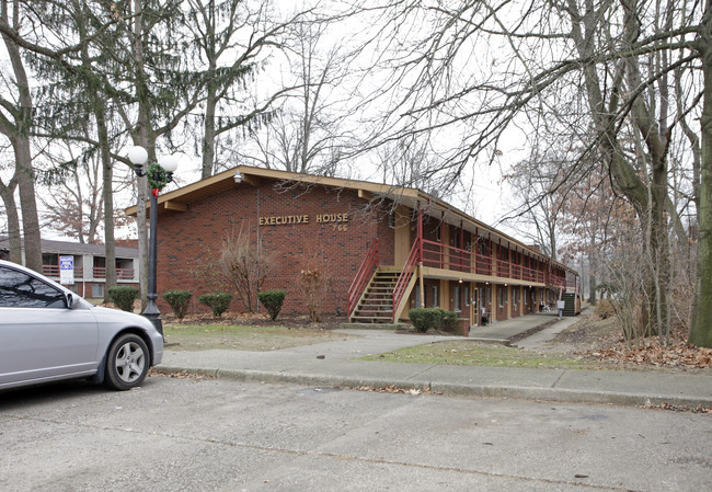 Executive House in Akron, OH - Building Photo - Building Photo