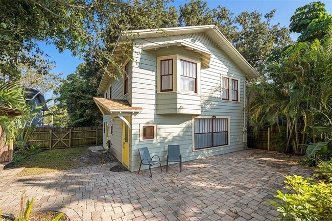 property at 309 W Osborne Ave