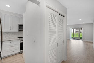 18081 SE Country Club Dr in Jupiter, FL - Building Photo - Building Photo