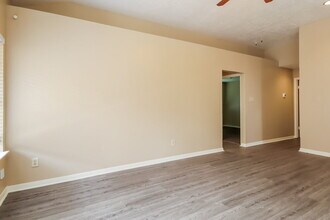 7831 Poitiers Dr in Houston, TX - Building Photo - Building Photo