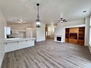 8449 N Thyme Way in Fresno, CA - Building Photo - Building Photo