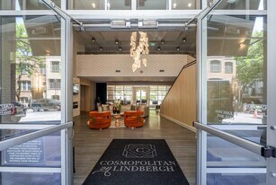 711 Cosmopolitan Dr NE in Atlanta, GA - Building Photo