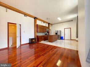 1301 Vine St-Unit -2F in Philadelphia, PA - Building Photo - Building Photo