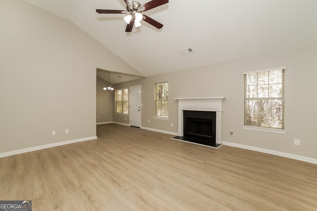 320 Buffington Dr in Union City, GA - Building Photo - Building Photo