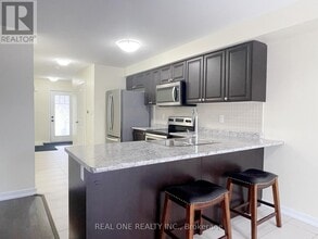 7 Hedges Cres in Hamilton, ON - Building Photo - Building Photo