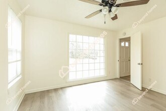 245 Lake Dr Cir NE in Birmingham, AL - Foto de edificio - Building Photo