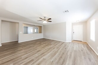 3033 W Desert Vista Trail in Phoenix, AZ - Foto de edificio - Building Photo