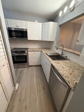 96 Mathews Dr in Hilton Head Island, SC - Building Photo - Building Photo