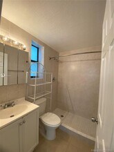 421 SW 6th St-Unit -5 in Miami, FL - Building Photo - Building Photo
