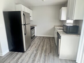 4111 Glenshire Way in Greensboro, NC - Building Photo - Building Photo