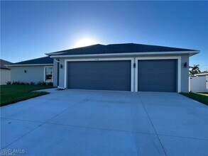 4334 SW 9th Pl in Cape Coral, FL - Building Photo - Building Photo