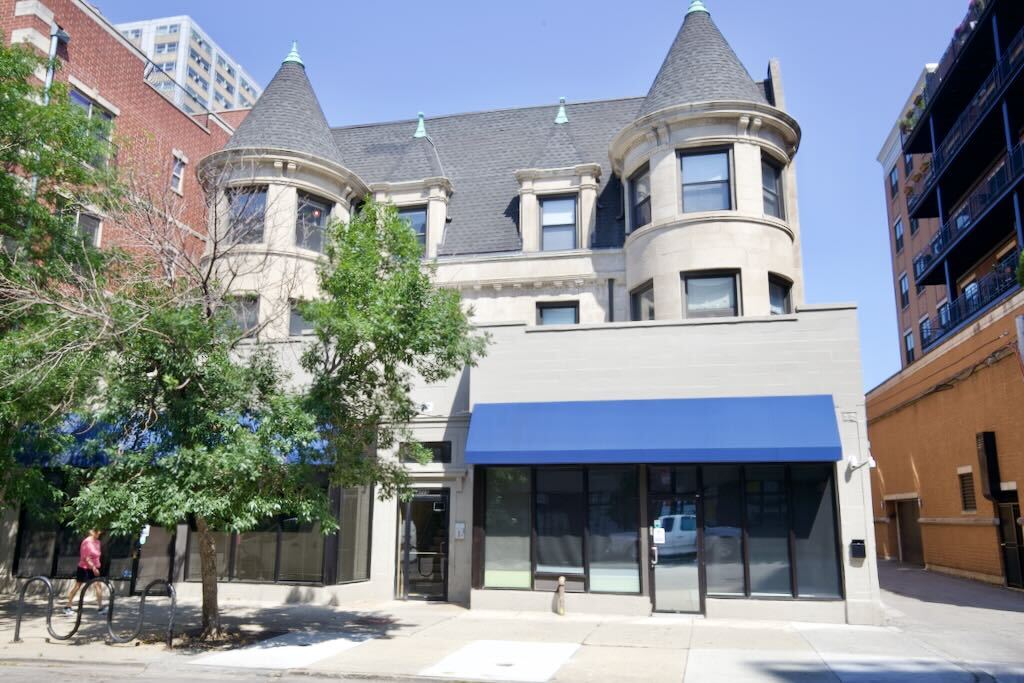 4715 N Sheridan Rd in Chicago, IL - Building Photo