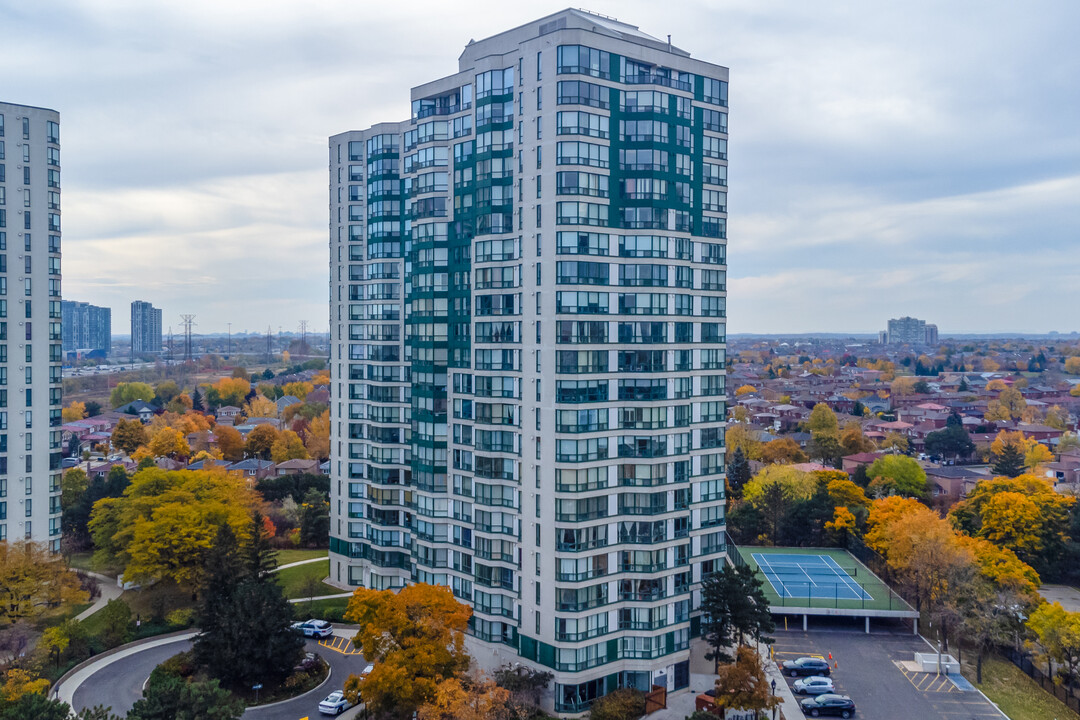 Kingsbridge Grand I in Mississauga, ON - Building Photo