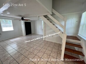 5105 25th Ave S in Gulfport, FL - Foto de edificio - Building Photo