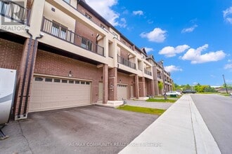 16 Alan Williams Trl in Uxbridge, ON - Building Photo - Building Photo