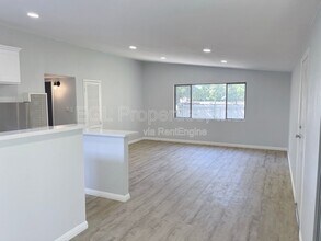 360 N San Vicente Blvd in West Hollywood, CA - Building Photo - Building Photo