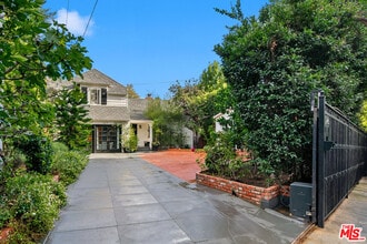 1760 Nichols Canyon Rd in Los Angeles, CA - Building Photo - Building Photo